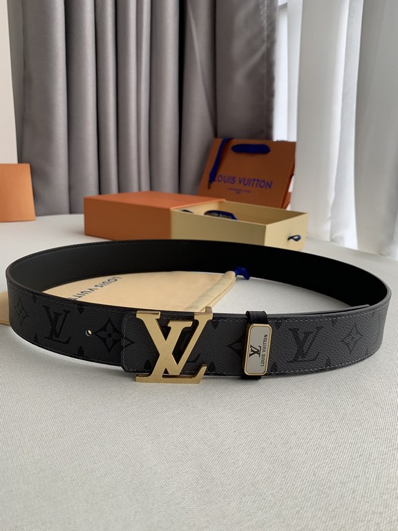 Name LV... LOUIS ... Weideng   original singleModel Hook buckle, pictures taken in kindMaterial   head layer cowhide, hanging buckle series, pure steel buckle head, palladium plating plating process never lose color. Wit