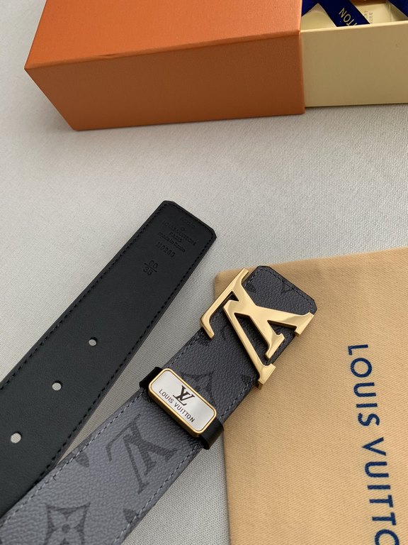 Name LV... LOUIS ... Weideng   original singleModel Hook buckle, pictures taken in kindMaterial   head layer cowhide, hanging buckle series, pure steel buckle head, palladium plating plating process never lose color. Wit