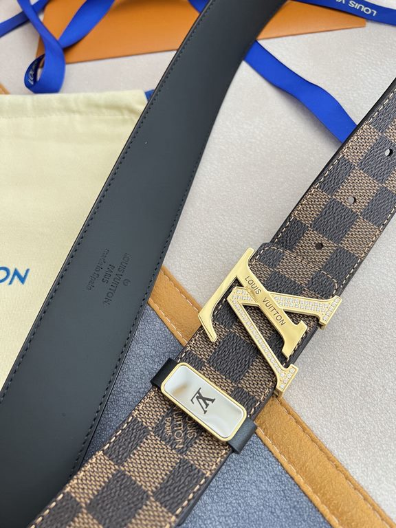 Name LV... LOUIS ... Weideng   belt-belt-original singleModel hanging buckle, classic steel material with diamonds hanging buckle, head layer cowhide, pictures taken in kindMaterial   head layer cowhide, hanging buckle s