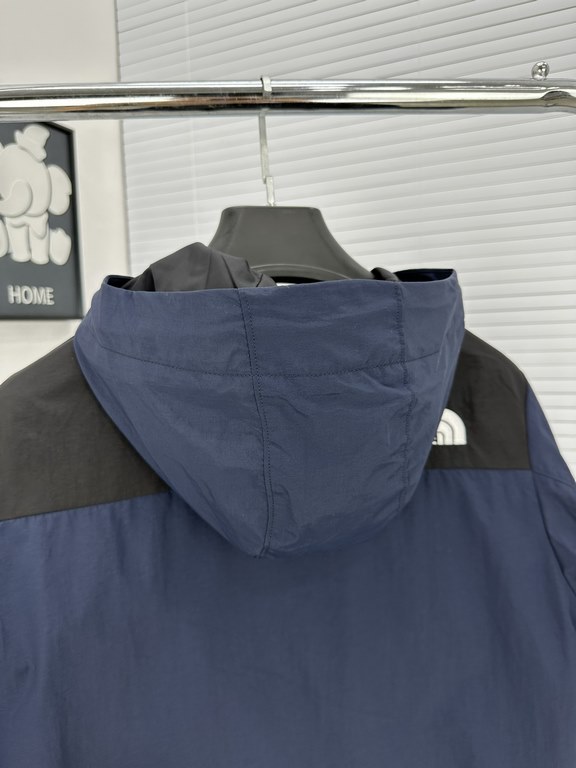 The North FaceLightweight Model 1990S Outdoor Punching Jacket [Navy Blue]This section belongs to the entry-level punching jacket, lightweight suitable for outdoor hiking and climbing, warmth and water resistance is sligh