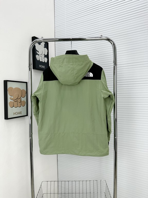 The North FaceLightweight Model 1990S Outdoor Punching Jacket [Mustard GreenThis section belongs to the entry-level punching jacket, lightweight suitable for outdoor hiking and climbing, warmth and waterproofing is sligh