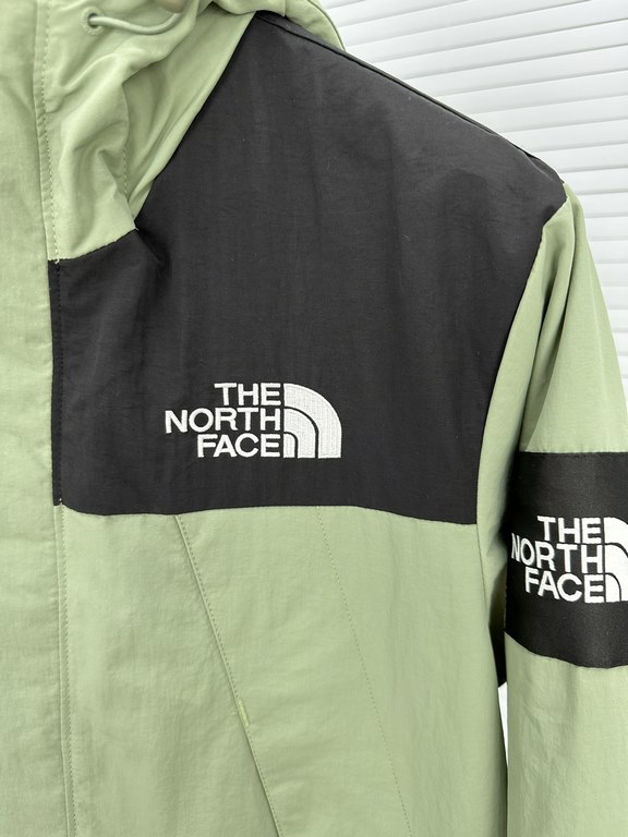 The North FaceLightweight Model 1990S Outdoor Punching Jacket [Mustard GreenThis section belongs to the entry-level punching jacket, lightweight suitable for outdoor hiking and climbing, warmth and waterproofing is sligh