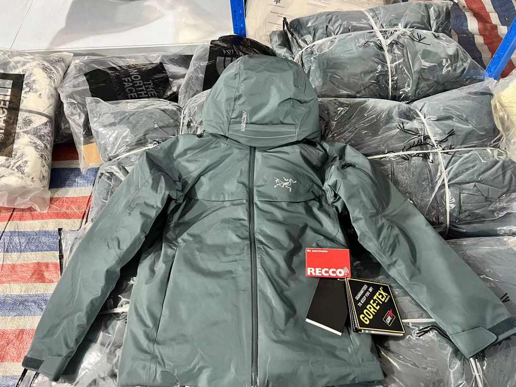 Ocean Star Blue Arc'teryx  Beginning Bird Macai Hard Shell Ski Down JacketDomestic commonly known as buy groceries down jacket, ski clothing ceiling. Since its introduction in 2013, it has won the world's outdoor review 