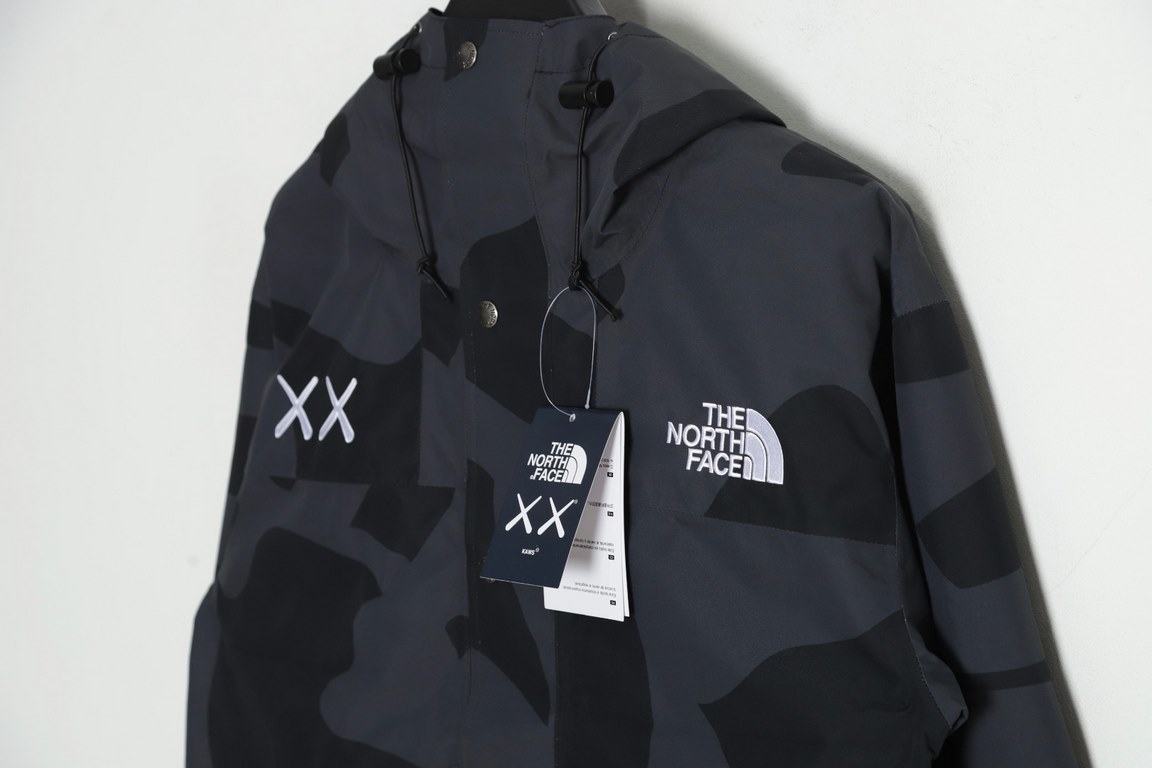 THE NORTH FACE x XX KAWS Co-Branded FW22 Outdoor Colorblock Hardshell Hooded SweatshirtTNF The North Face Limited Edition A fantastic hooded sweatshirt for men and women that can't be missed!The Noodle and KAWS innovativ