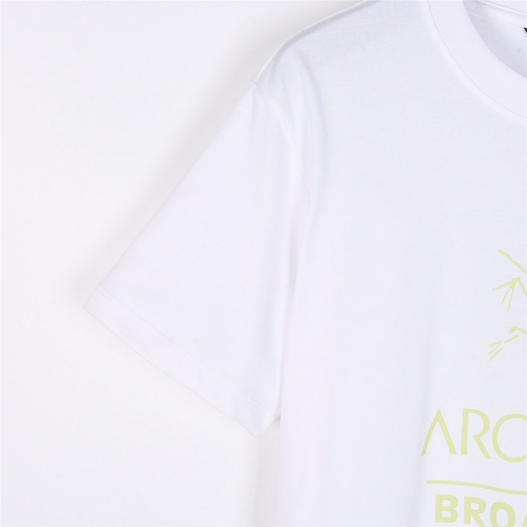 New  140Arc'teryx Arc'teryx ARC23SS Chest fluorescent green logo print short-sleeved T-shirt is made of 60 double stranded, 270g double yarn cotton fabric. Breathable on the body, never pilling, soft and comfortable feel