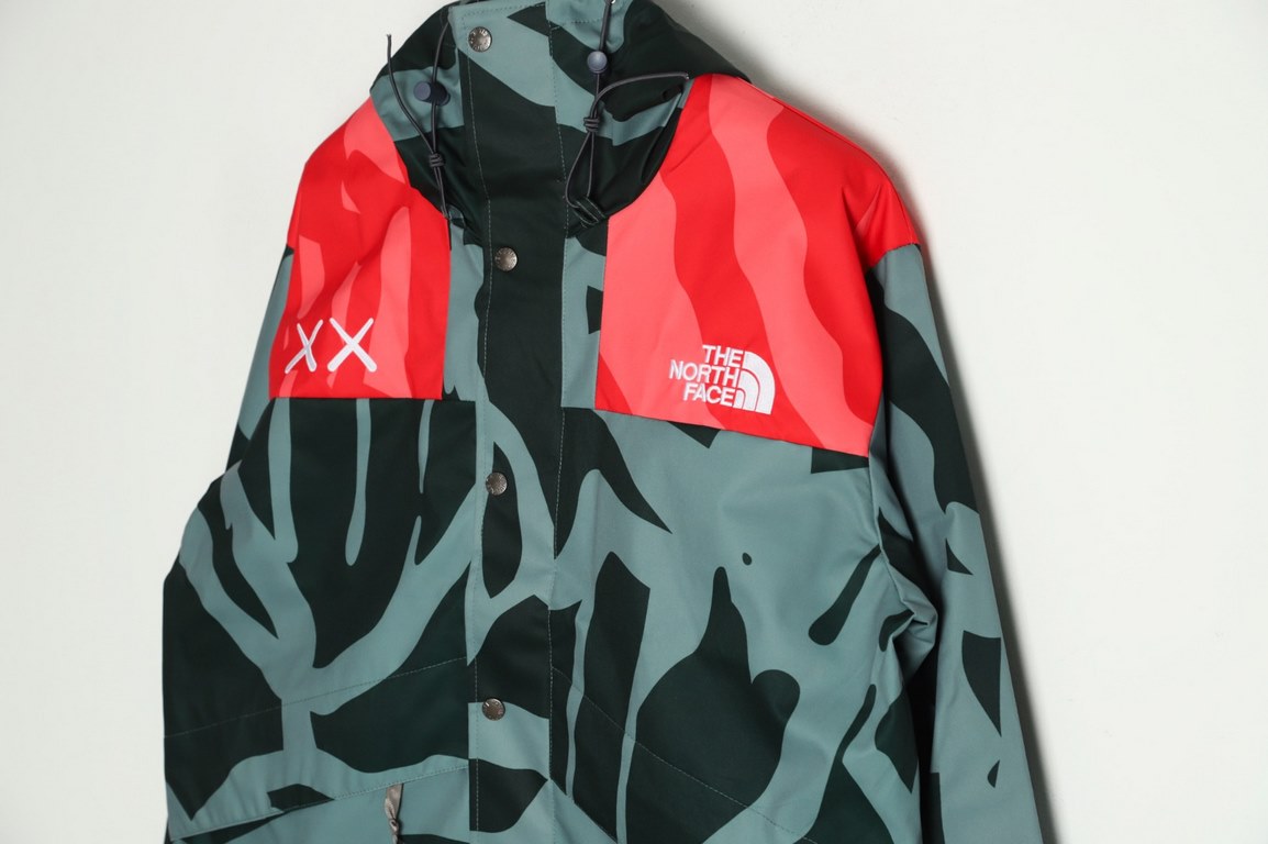 THE NORTH FACE x XX KAWS Co-Branded FW22 Outdoor Colorblock Hardshell Hooded SweatshirtTNF The North Face Limited Edition A fantastic hooded sweatshirt for men and women that can't be missed!The Noodle and KAWS innovativ