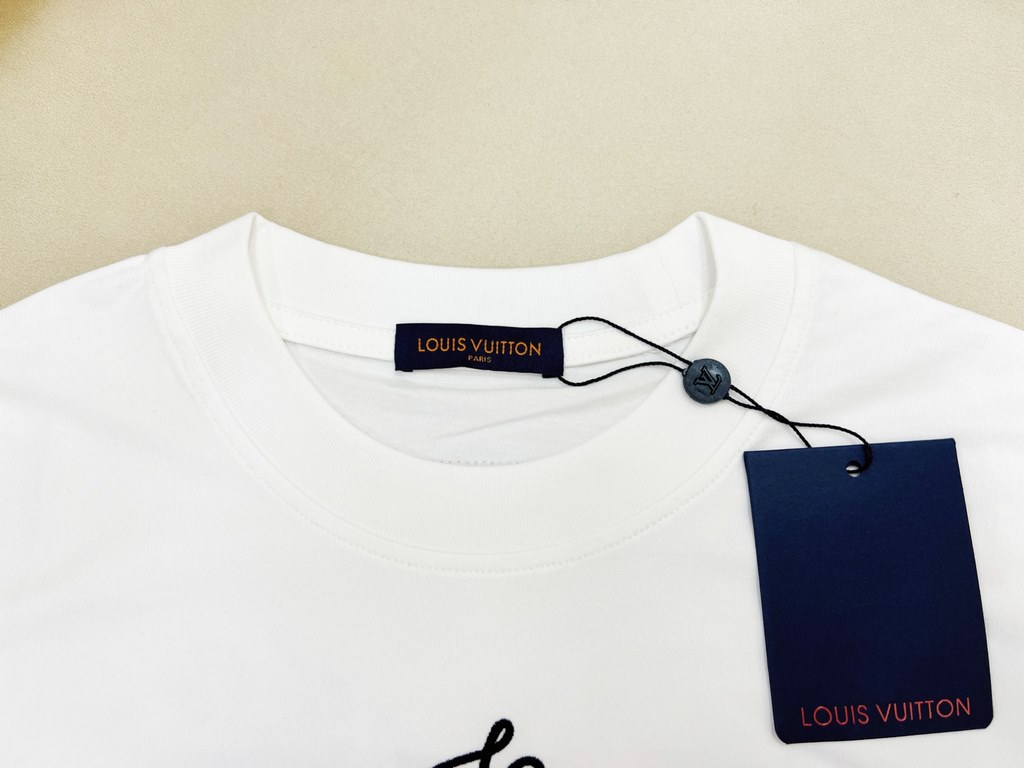 24550#LV# 24 SpringSummer Top Short Sleeve T-ShirtMade of guest imported 100%-32 double strand Xinjiang cotton fabric, the original fabric, brand recognition is super strong, high street and sophisticated style, can defi