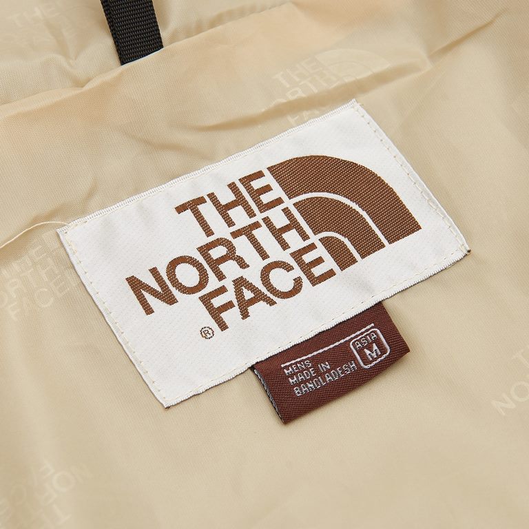 The North Face Colorblocked Multi-Pocket Workwear SweatshirtColor navy khaki patchworkSize S M L XL XXLFabric Made of outdoor fabric (Dryvent), which has a durable water-repellent treatment on the outer layer, thus helpi