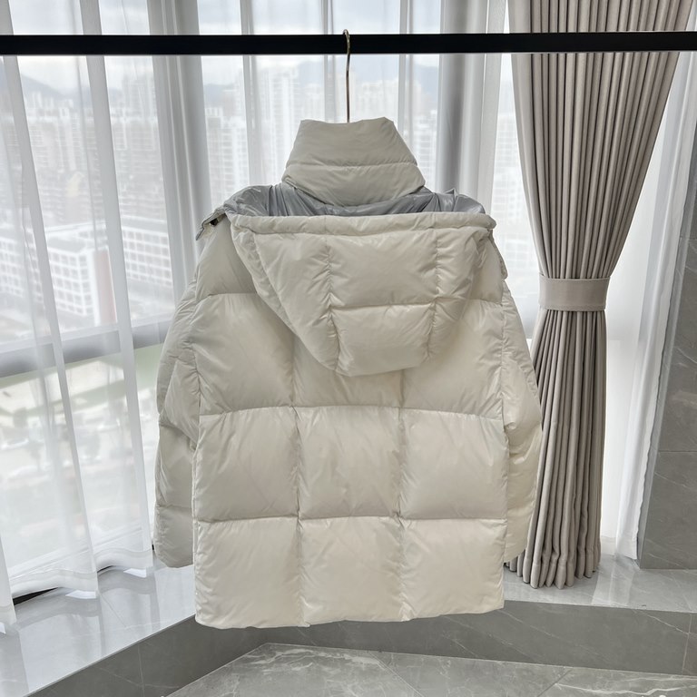 Local pickup  550       ｜Mengkou Allied Kejian Parana Song Xi's SameShort Bread Down JacketColor Black, Cream, GraySize 0 yards, 1 yard, 2 yardsDescriptionThe Parana down jacket stands out with its shiny patent nylon fab