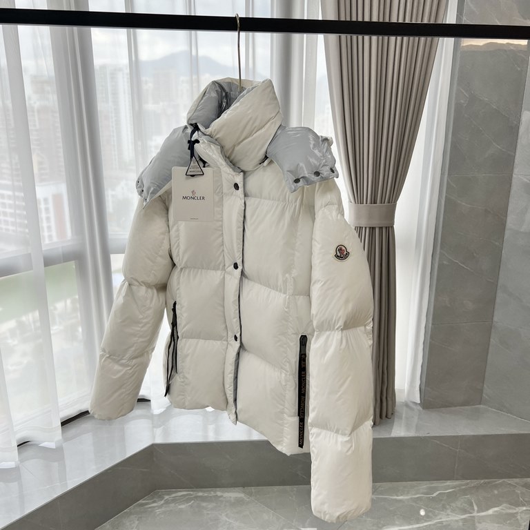 Local pickup  550       ｜Mengkou Allied Kejian Parana Song Xi's SameShort Bread Down JacketColor Black, Cream, GraySize 0 yards, 1 yard, 2 yardsDescriptionThe Parana down jacket stands out with its shiny patent nylon fab