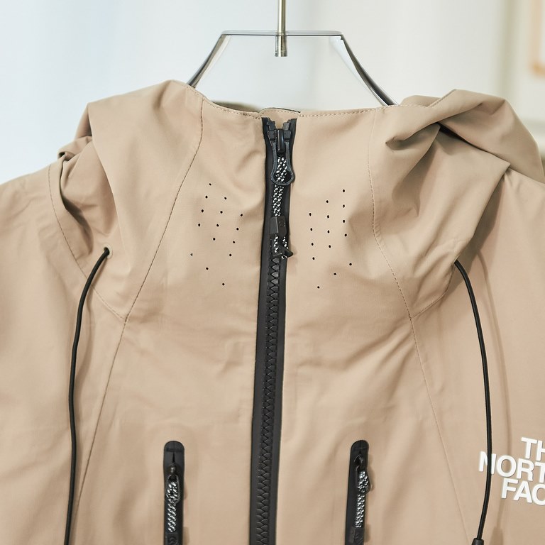 Core Private Chat Quantity and price available The North Face's Top Outdoor Line Summit Peak Series  The Futurelight Nano Waterproof Hardshell is made with a FUTURELIGHT 3L shell, the press-gluing process is designed to 