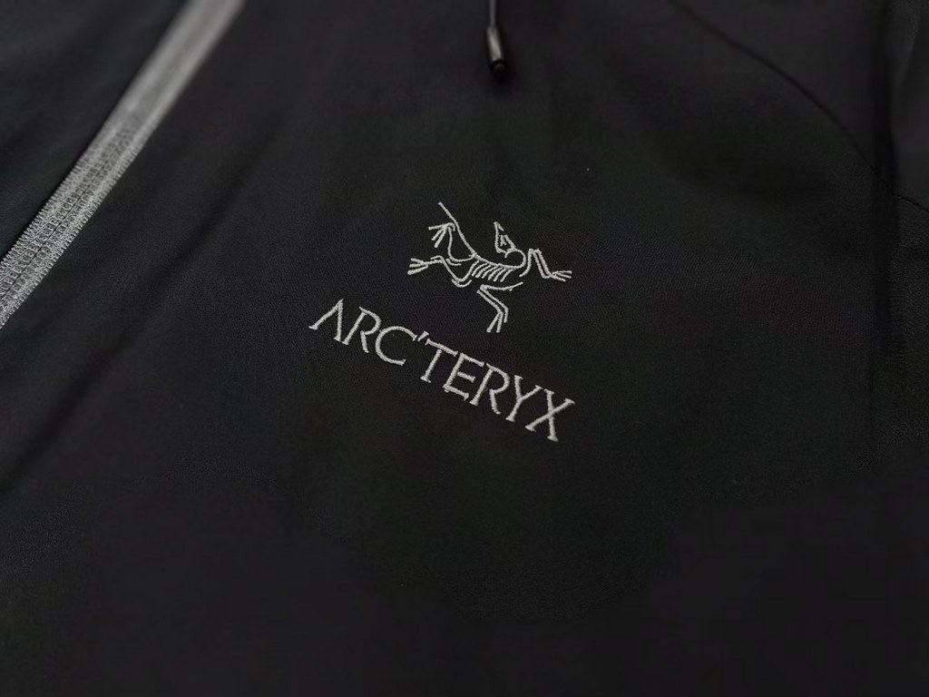 This year's Bird's king bomb model 3-in-1 down jacket is here! ARC'TERYX BETA LT GORE-TEX Jacket Down