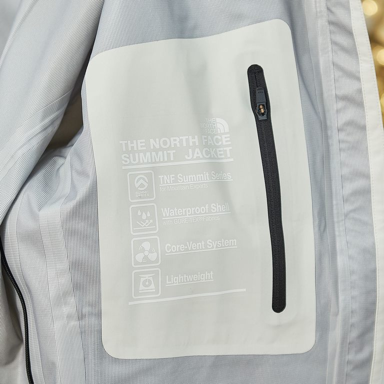 Core Private Chat Quantity and price available The North Face's Top Outdoor Line Summit Peak Series  The Futurelight Nano Waterproof Hardshell is made with a FUTURELIGHT 3L shell, the press-gluing process is designed to 