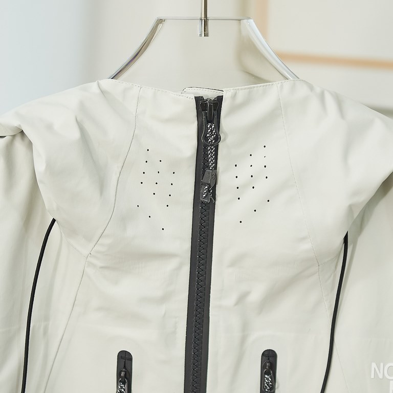 Core Private Chat Quantity and price available The North Face's Top Outdoor Line Summit Peak Series  The Futurelight Nano Waterproof Hardshell is made with a FUTURELIGHT 3L shell, the press-gluing process is designed to 