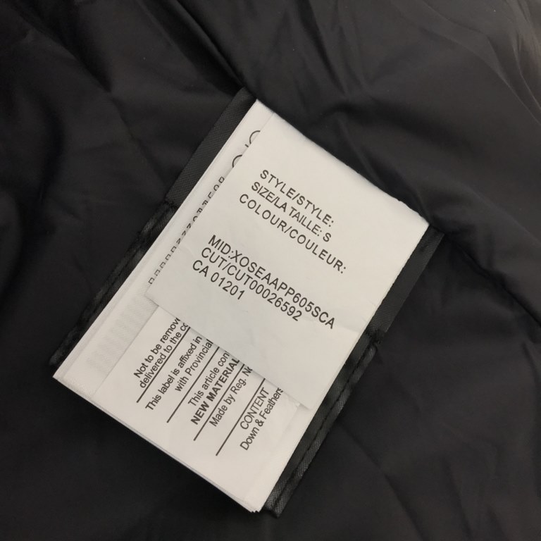 Wash label detailsThe first union of the washing label is the independent patent font of Goose. 400G down filling capacity in the north of a good winter down wear 10 years will not be a problem buy a direct comparison ca