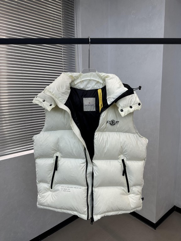 MonkouMonkou Moncler Hiroshi Fujiwara MARSH 23FW Men's New Limited Edition Goose Down Men's and Women's Vest VestsSize 1 yards, 2 yards, 3 yards, 4 yards, 5 yardsProduct color light gray, whiteDESCRIPTION Inspired by the