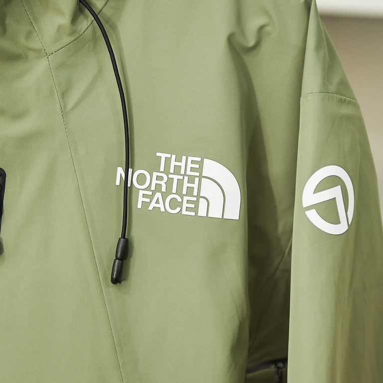 Core Private Chat Quantity and price available The North Face's Top Outdoor Line Summit Peak Series  The Futurelight Nano Waterproof Hardshell is made with a FUTURELIGHT 3L shell, the press-gluing process is designed to 