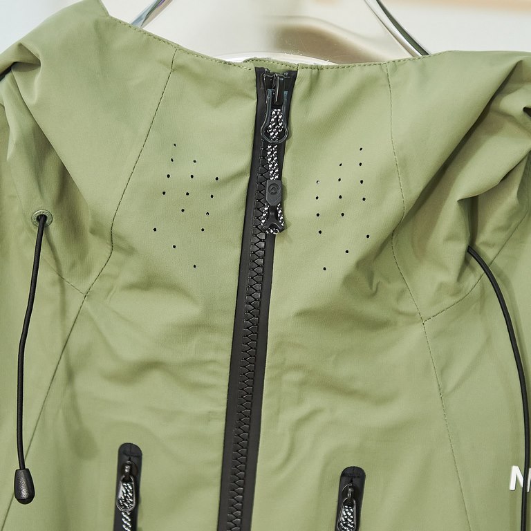 Core Private Chat Quantity and price available The North Face's Top Outdoor Line Summit Peak Series  The Futurelight Nano Waterproof Hardshell is made with a FUTURELIGHT 3L shell, the press-gluing process is designed to 