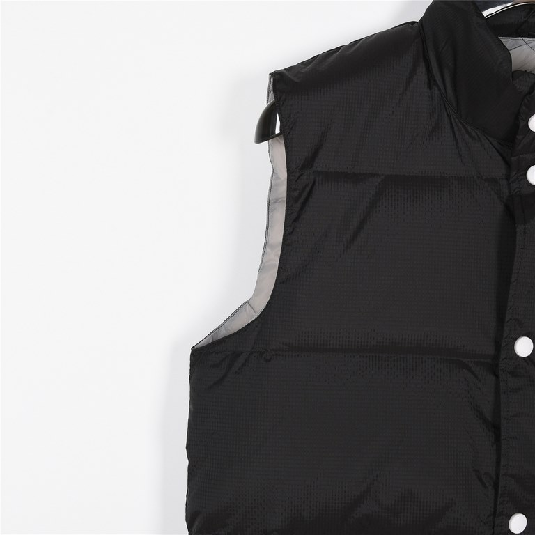 Local Pickup  300 Terminal Spot             Freestyle Vest THEICONFree to layer with a variety of outfits, this brilliant down-filled vest is a seasonal favorite. It's classic, versatile and warm.Northern Lights Capsule 