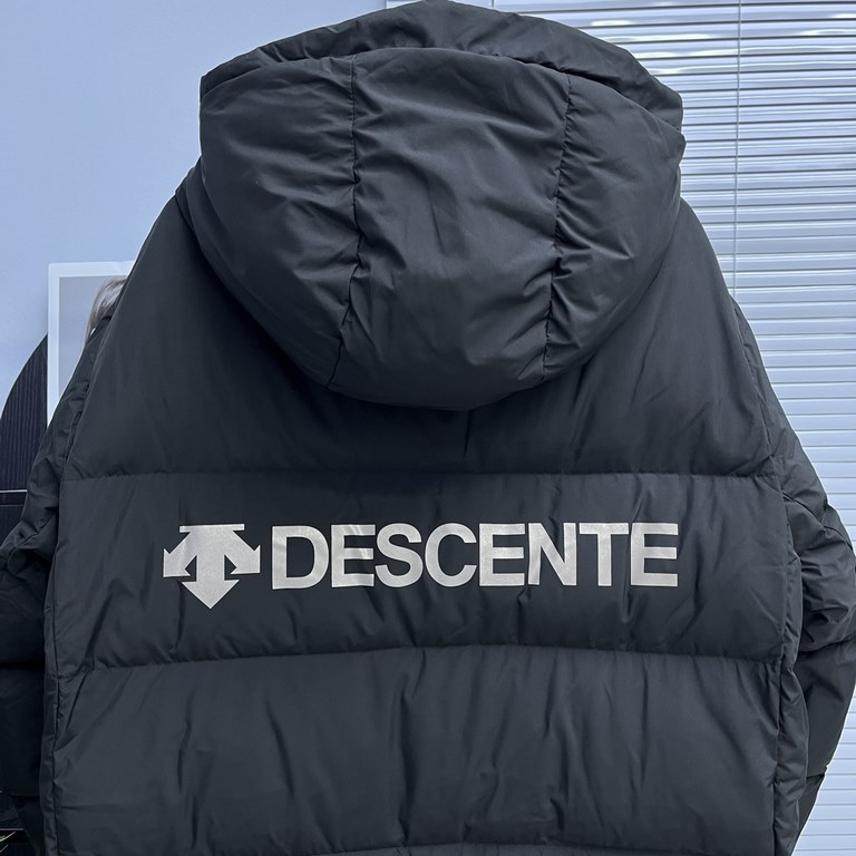 DESCENTEDisan long down jacket!The couple's long down jacket!Wear DISCENTE down jacket everywhere you go, are street photography blockbuster wind!Knee length, just like walking down quilt, about 326 grams of down filling