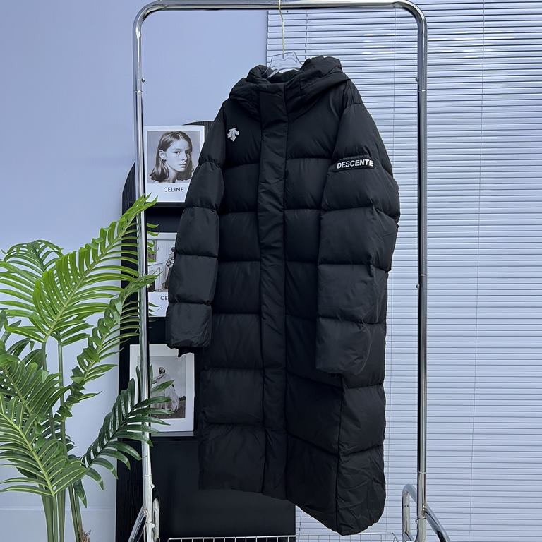 DESCENTEDisan long down jacket!The couple's long down jacket!Wear DISCENTE down jacket everywhere you go, are street photography blockbuster wind!Knee length, just like walking down quilt, about 326 grams of down filling