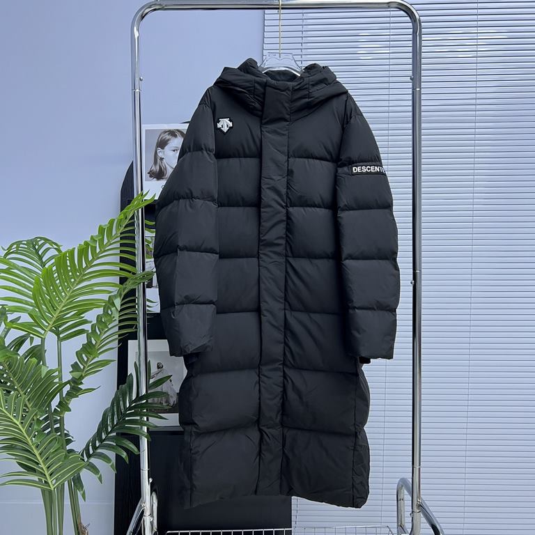 DESCENTEDisan long down jacket!The couple's long down jacket!Wear DISCENTE down jacket everywhere you go, are street photography blockbuster wind!Knee length, just like walking down quilt, about 326 grams of down filling