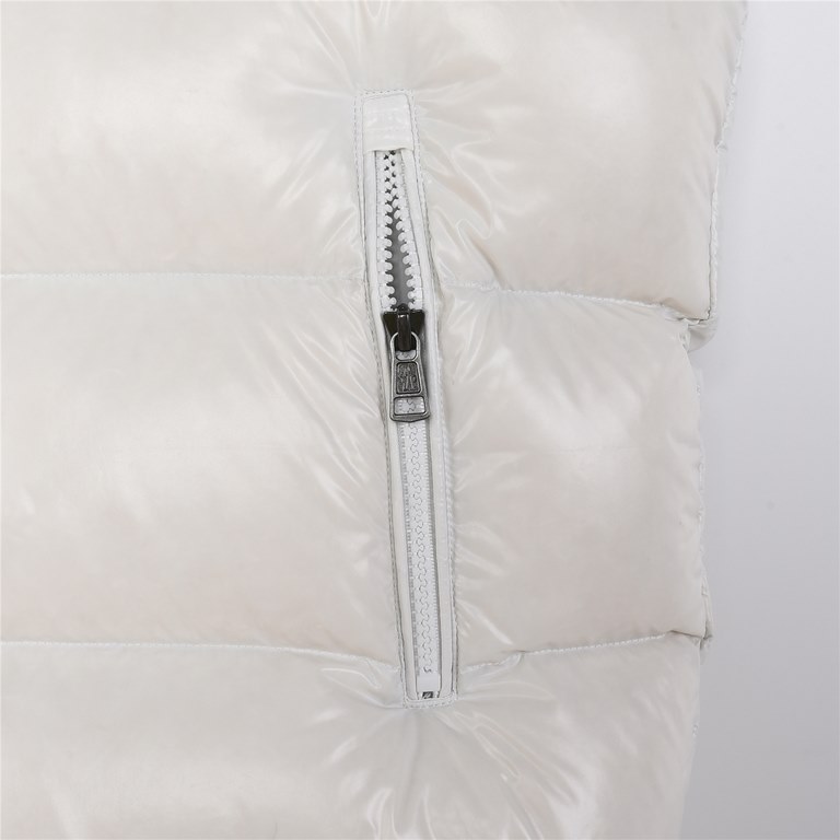 Local pickup  400 Terminal stocked in storeMoncerMonkou #Bormes White Lacquered Pudding Quilted BreezeThe Bormes down vest is made from signature shiny patent nylon with classic chevron quilting to make it stand out, the