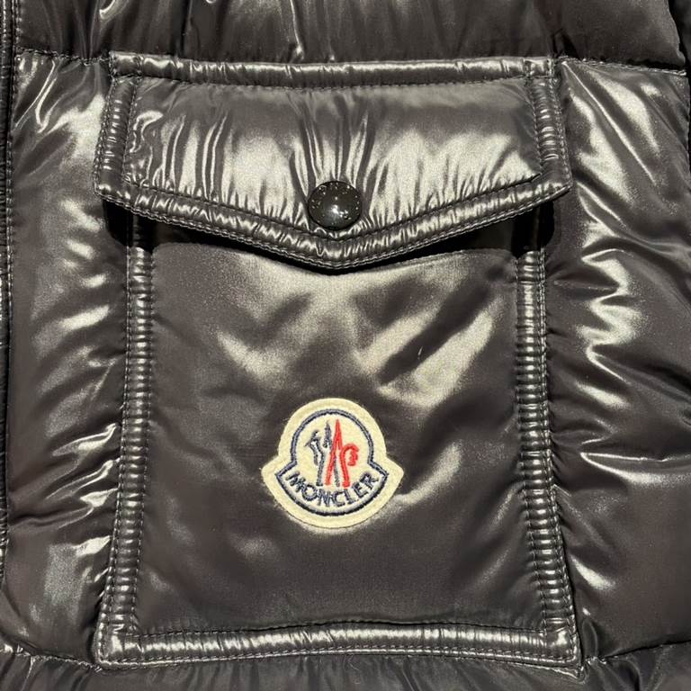 #Details Chapter          Moncer Monkou # Monkou #MONTBELIARD    tri-color webbingdown jacket1  Highest craftsmanship on the marketOriginal small pockets embellished with Moncler felted logos2  The original factory homol