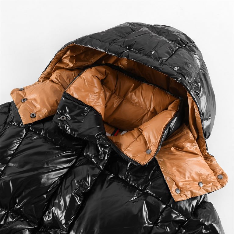 Local Pickup  550 Terminal Release StoreMoncler World# Sharp colors and silhouettes create a smart look as you return to the hustle and bustle of the city in the mainline Moncler FallWinter 2022 collection.One of the mai