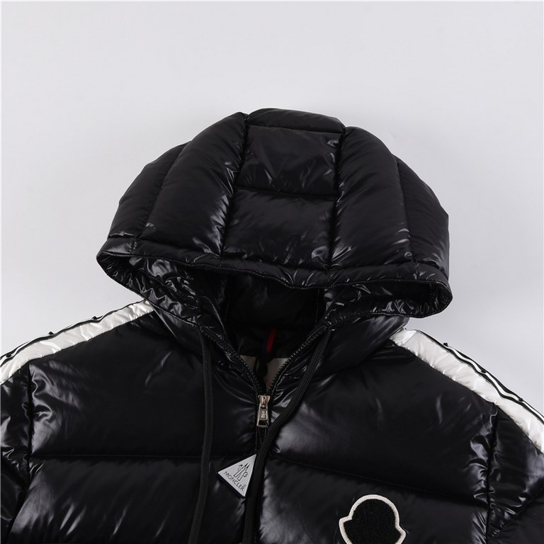 Local pickup  600 Terminal put in store2023 New. Hanging and flat shooting effectOriginalMonce Monk's Co-edDown JacketDescriptionInfluenced by the iconic jackets of the 80's, the Monce jacket revisits a look from the Mon