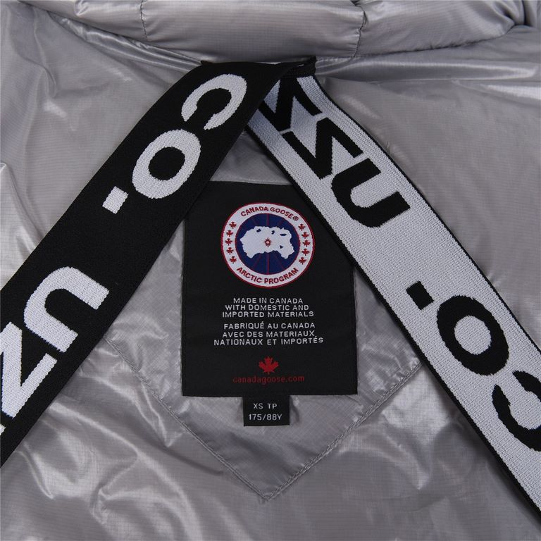 Local Pickup  550 Terminal Release StoreCANADA GOOSE Canada Goose Crofton Men's and Women's Goose Down Jacket 2252M#Filled with 95 white duck downCOLORS black, silver birch,SIZE：XS、S、M、L、ⅩL、ⅩL