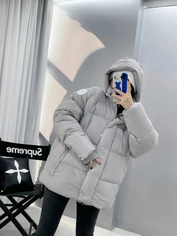 #Model's upper body pictureCANADA GOOSE Canada Goose White Label PASTELS Collection JunctionPastel Pike Coat