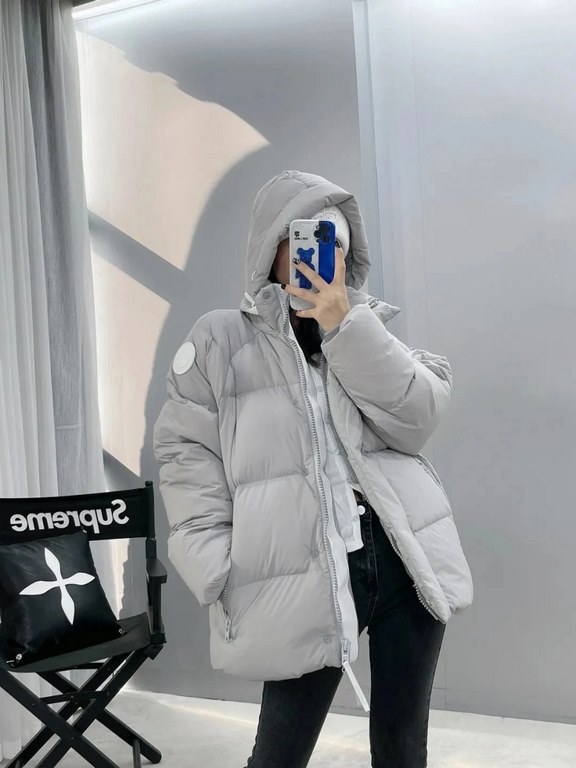 #Model's upper body pictureCANADA GOOSE Canada Goose White Label PASTELS Collection JunctionPastel Pike Coat