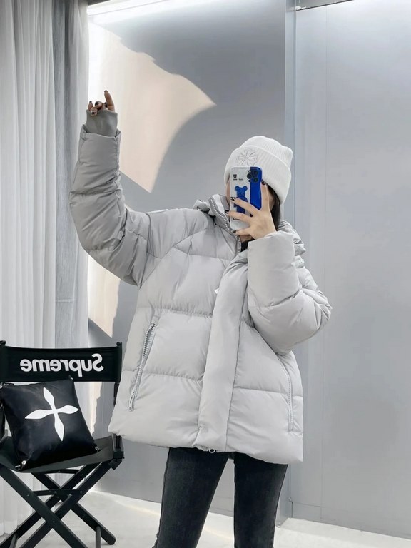 #Model's upper body pictureCANADA GOOSE Canada Goose White Label PASTELS Collection JunctionPastel Pike Coat