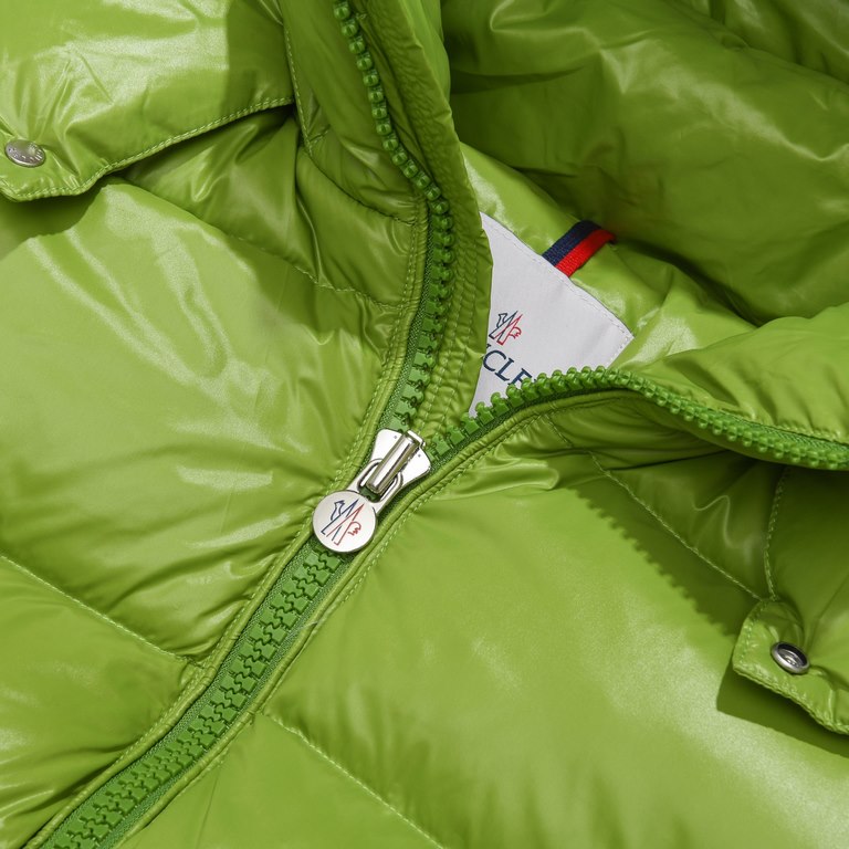 Local Pickup  650 Terminal Stocked in StoreMAYA Apple Green [Strong] Popular ProductsThe Moncler Maya short down jacket is a classic Moncler item with a recognizable shape. Made of lacquered nylon, the Maya short down ja