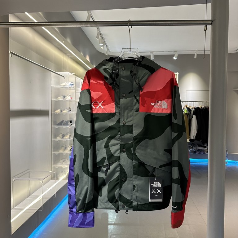 [green camouflage]The North Face XX KAWS Fantasy Link Co-branded Sweatshirt  can be maintaned! Long term in stock, not out of stock!Size XS  S  M  L  XLColor black camouflage  white camouflage  blue camouflage  green cam