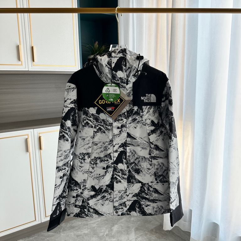 The North Face ｜Gore-Tex 1990 Snow Mountain Jersey Size：XS S M L XL XXLProduct details features1, waterproof for the international ISO standard 90 (ISO4) level to achieve the lotus leaf water bead rolling effect!2, Fabri