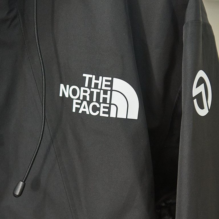 Core Private Chat Quantity and price available The North Face's Top Outdoor Line Summit Peak Series  The Futurelight Nano Waterproof Hardshell is made with a FUTURELIGHT 3L shell, the press-gluing process is designed to 