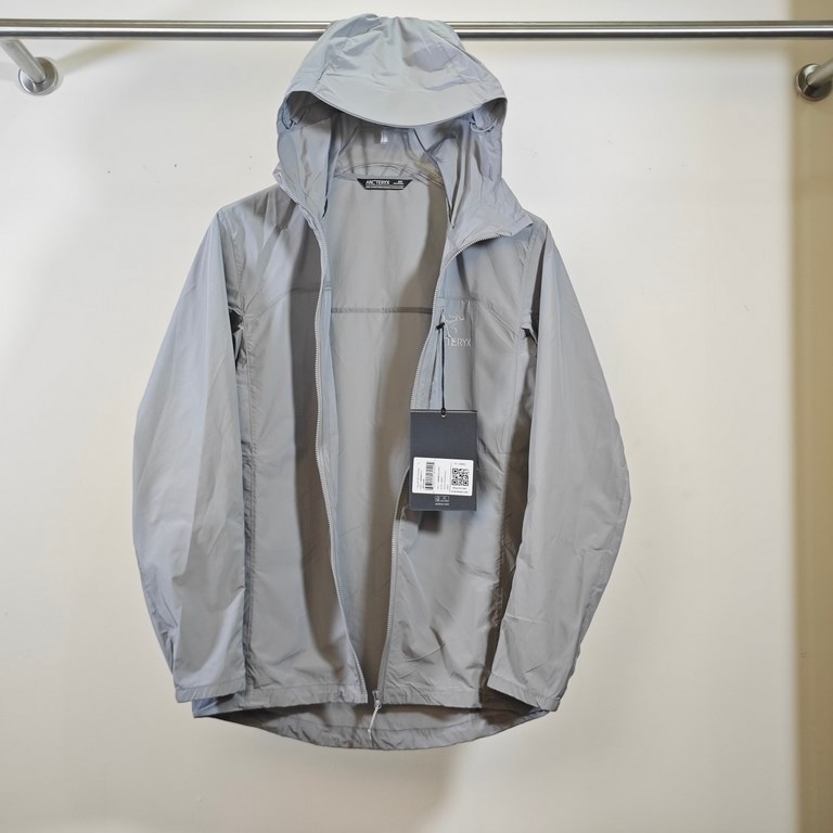 Arcteryx Squamish Series Hoody Wind Shell Waterproof Sun Protective Skin SuitColor Grey.Size XS, S, M, L, XL, XXL.Applicable scene summer outdoor.Fabric Tyono30 (100% nylon).Weight120g~140g.WaterproofDWR treatment (splas