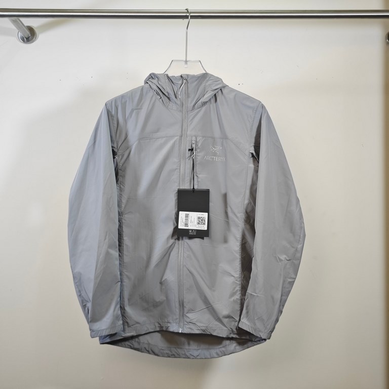 Arcteryx Squamish Series Hoody Wind Shell Waterproof Sun Protective Skin SuitColor Grey.Size XS, S, M, L, XL, XXL.Applicable scene summer outdoor.Fabric Tyono30 (100% nylon).Weight120g~140g.WaterproofDWR treatment (splas