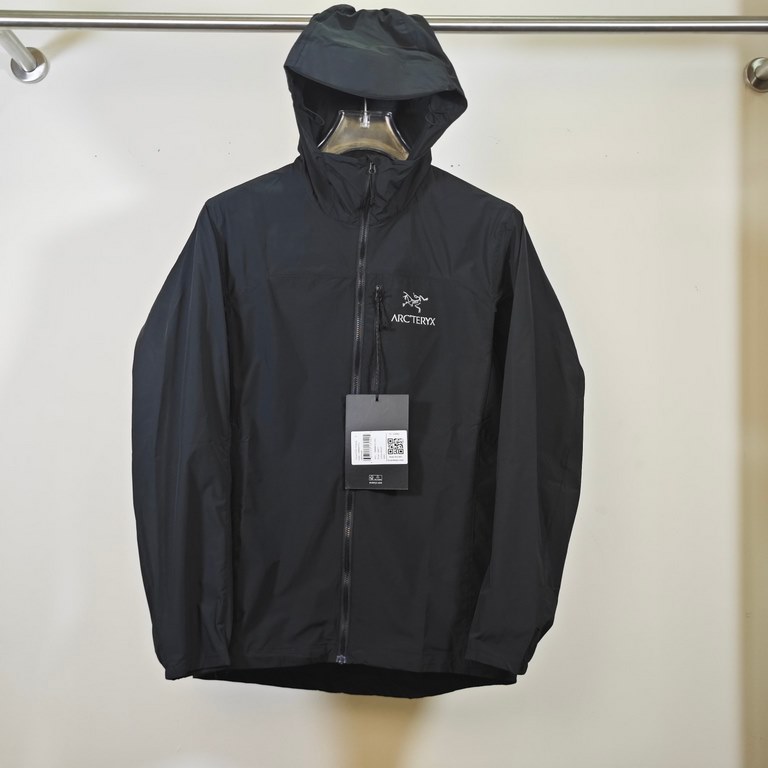 Arcteryx Squamish Series Hoody Wind Shell Waterproof Sun Protective Skin SuitColor Black.Size XS, S, M, L, XL, XXL.Applicable scene summer outdoor.Fabric Tyono30 (100% nylon).Weight120g~140g.WaterproofDWR treatment (spla