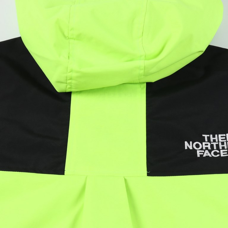 The North FaceThe North Face TNF Classic 1990 Punching Jacket Short