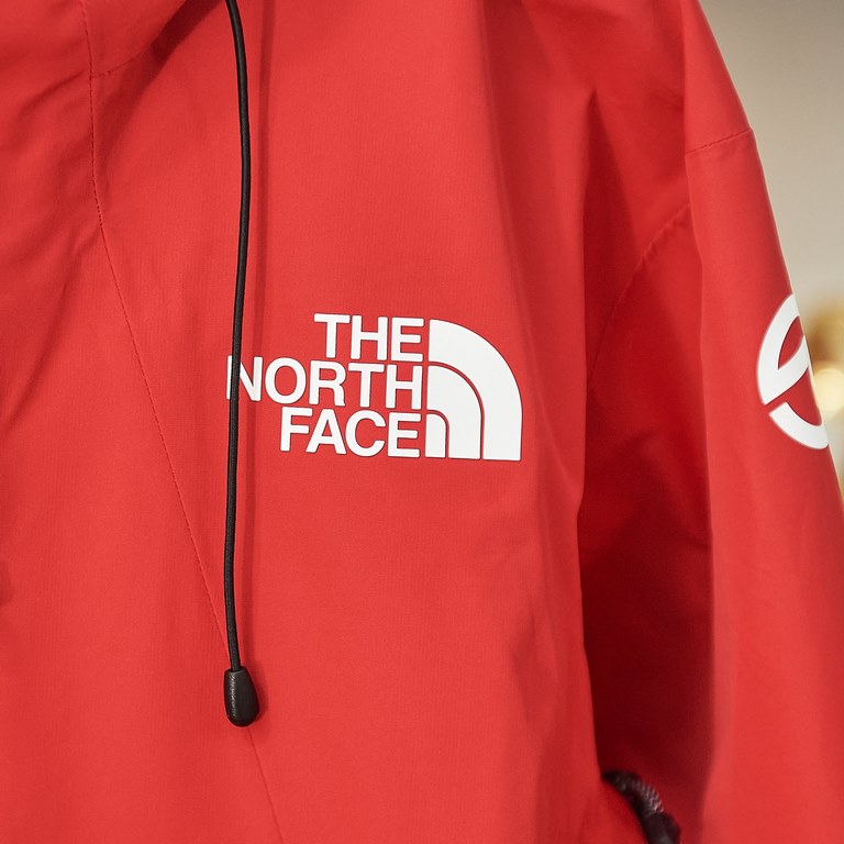 Core Private Chat Quantity and price available The North Face's Top Outdoor Line Summit Peak Series  The Futurelight Nano Waterproof Hardshell is made with a FUTURELIGHT 3L shell, the press-gluing process is designed to 