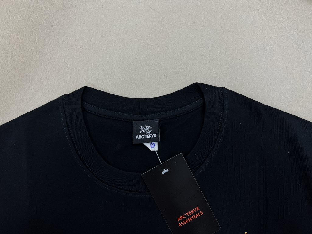 Top Replica Counter Exclusive ReleaseArcteryx Arcteryx Multi Bird Logo Ss Back Letter Logo Pattern Printed American Vintage Round Neck Short Sleeve Shirt Shoulder Sleeve T-ShirtThe fabric is made of 46 300g double yarn f