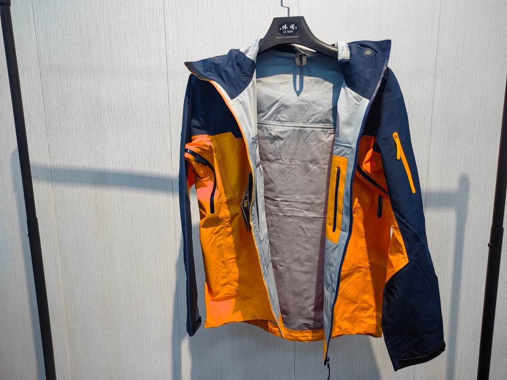 ARCTERYX Centauri ALPHA SV JACKET LNY Year of the Tiger Limited Edition Alpha Versatile Jacket 29289Exclusive item on the whole websiteThis is the 6th generation of the AlphaSV, with the addition of the Rescue Reflector 