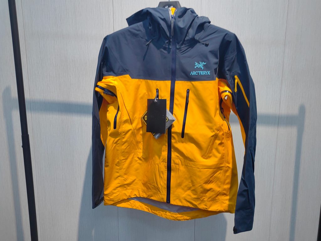 ARCTERYX Centauri ALPHA SV JACKET LNY Year of the Tiger Limited Edition Alpha Versatile Jacket 29289Exclusive item on the whole websiteThis is the 6th generation of the AlphaSV, with the addition of the Rescue Reflector 