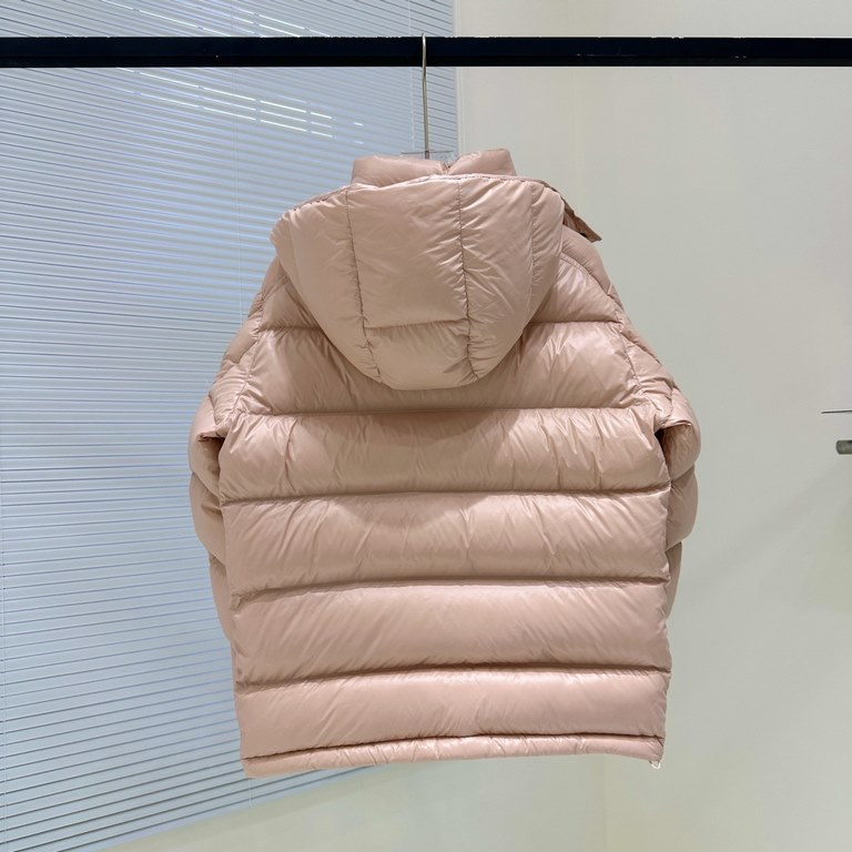 ｜MONKOY Monkou Maire Pink MayaWomen's Down Jacket CoatTop OriginalItem No. I20931A0014268950999Size 0 yards, 1 yards, 2 yards, 3 yardsDescriptionThe Maire Down Jacket is a classic women's piece from Moncler, with a short