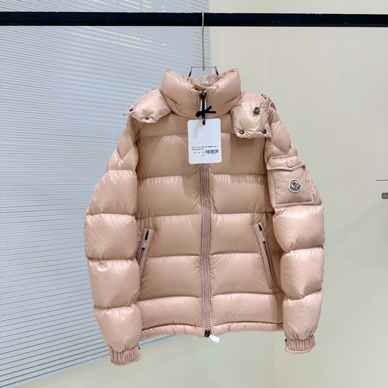 ｜MONKOY Monkou Maire Pink MayaWomen's Down Jacket CoatTop OriginalItem No. I20931A0014268950999Size 0 yards, 1 yards, 2 yards, 3 yardsDescriptionThe Maire Down Jacket is a classic women's piece from Moncler, with a short