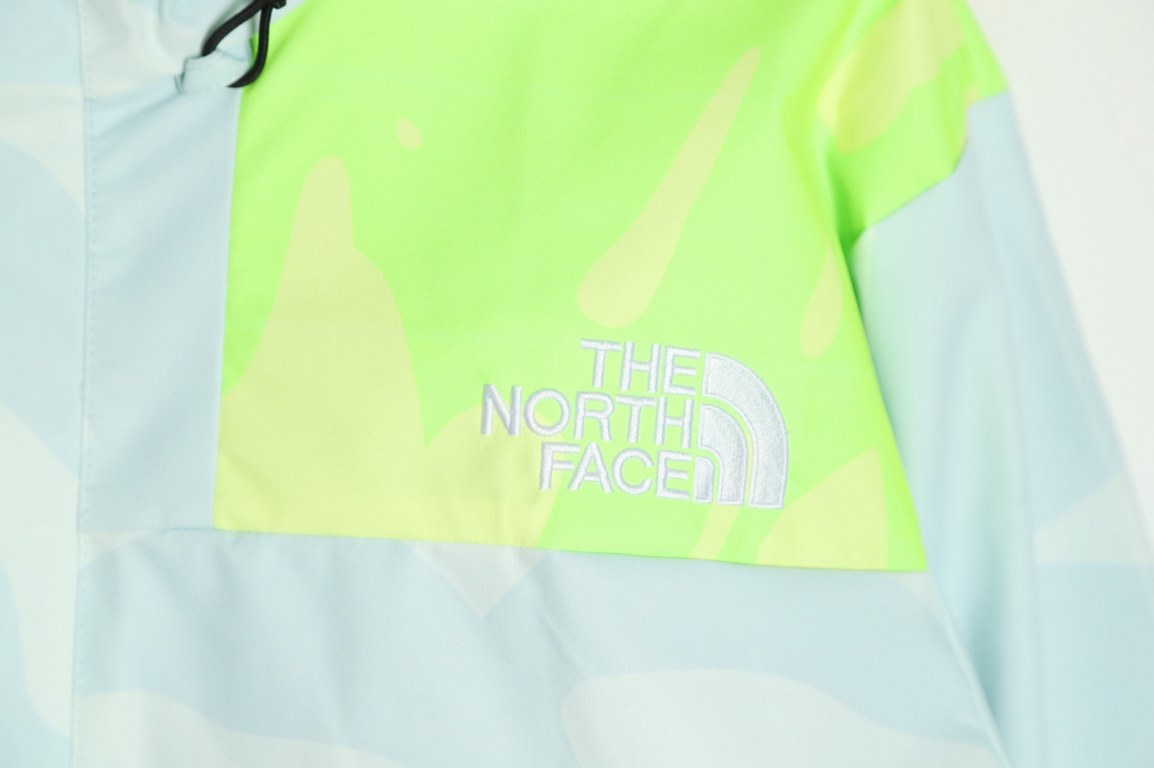 THE NORTH FACE x XX KAWS Co-Branded FW22 Outdoor Colorblock Hardshell Hooded SweatshirtTNF The North Face Limited Edition A fantastic hooded sweatshirt for men and women that can't be missed!The Noodle and KAWS innovativ