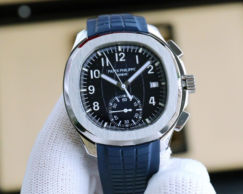 MMA Patek Philippe Aquanaut (Model No. 5968A-001) 42.2 mm stainless steel case Chronograph hand, accurate to a quarter of a second on the outer edge of the track scale, 60-minute cumulative timer The stainless steel case